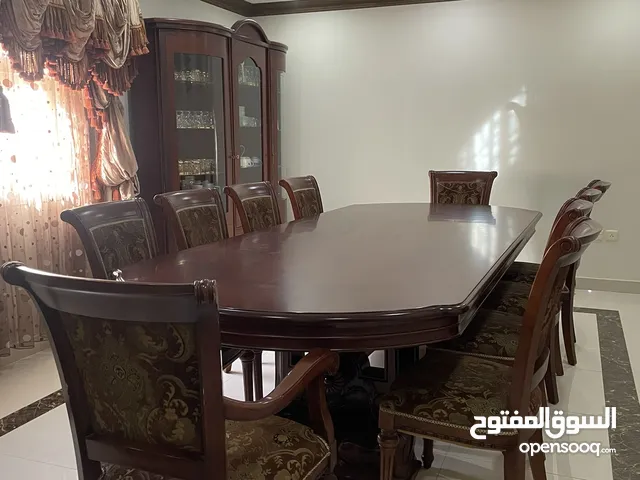 غرفة طعام فخمة وكلاسيكي