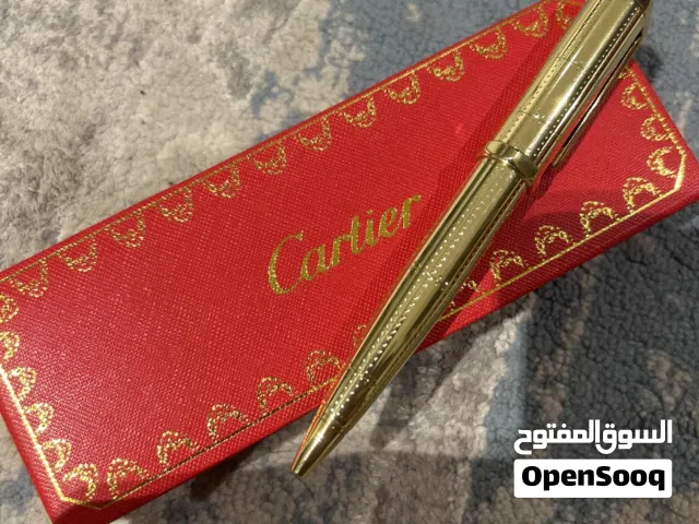 قلم من ماركة Cartier الذهبي