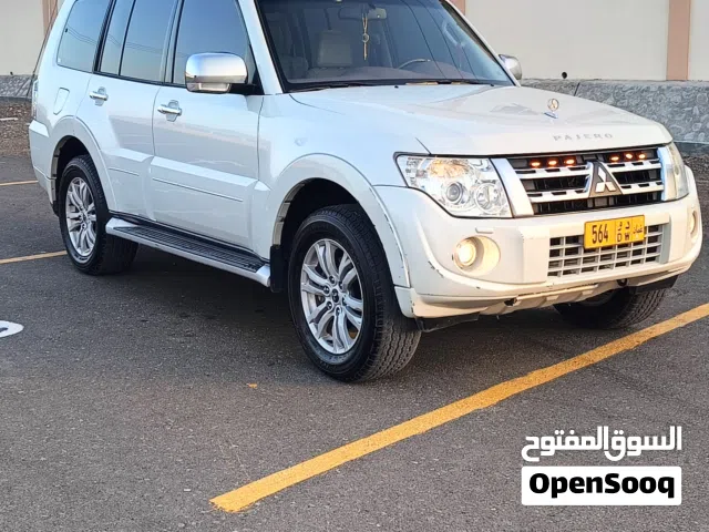 2014 ميتسوبيشي باجيرو GLS