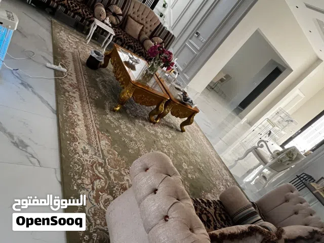 طقم كنب يتسع ل 24 شخص