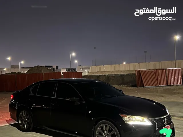لكزس موديل 2014بحاله جيده استعمال بسيط قمه في نظافه