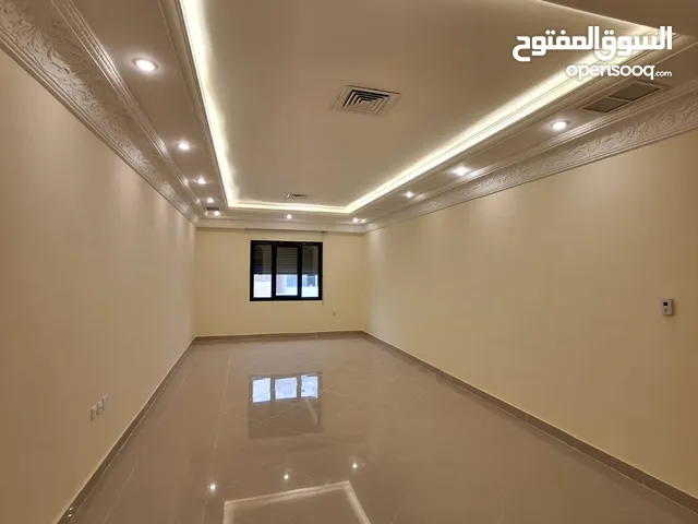 250 m2 3 Bedrooms Apartments for Rent in Hawally Siddiq