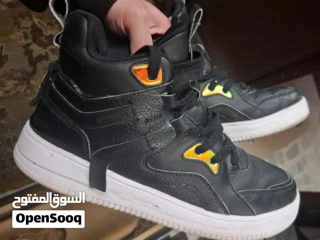 اوروبي و عادي نمر 42/43 حالة ممتازة الواحد ب4