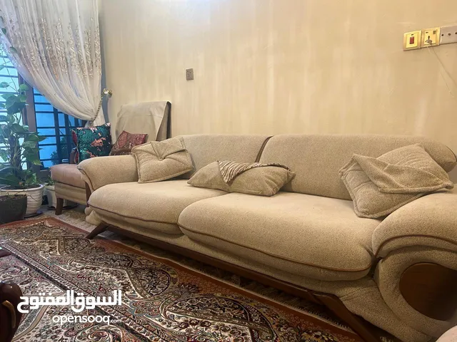 قنفات بيت 2 كبار واثنين فرديات لون بيجي نضيفات
