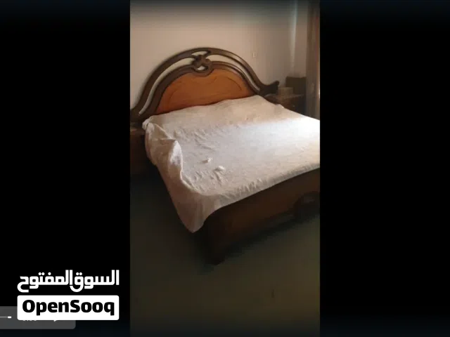 غرفة نوم قديم مستعمل للبيع (خشب ثقيل)