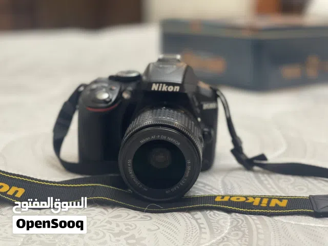 Nikon D5300  كاميرا احترافية نيكون D5300  مع عدستها البلادية الاصلية استعمال قليل جدا