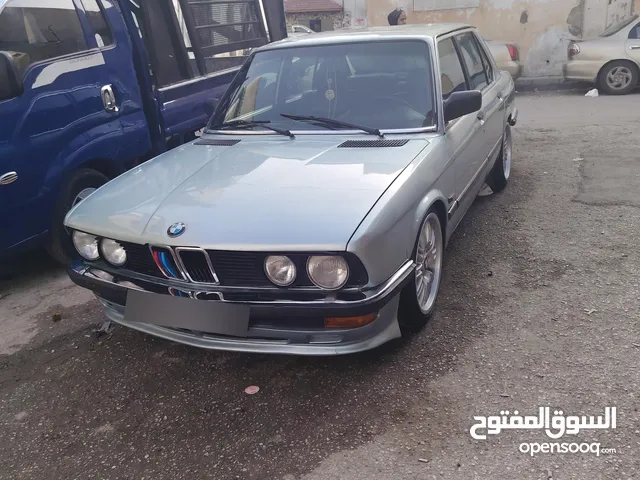 للبيع كاش بي ام e28 موديل 85 520 القديمه