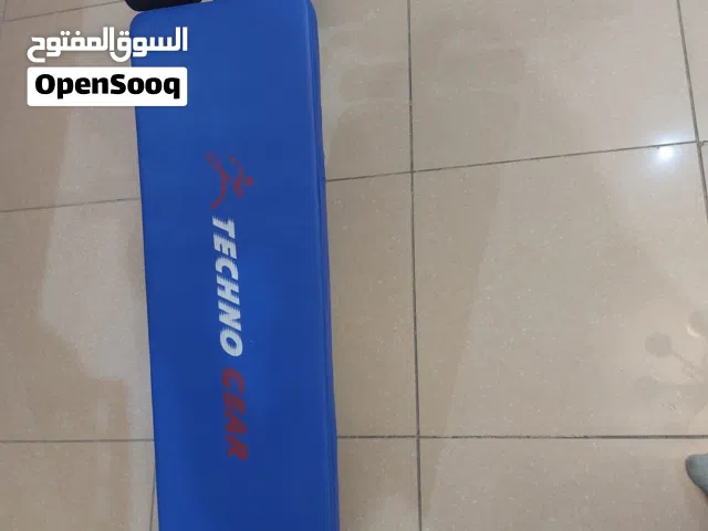 4 مكاتب نوعية جيدة استعمال  خفيف وغسالة صحون ونشافة ملابس وطاولة اطفال ملونة .. وجهاز رياضي للمعدة