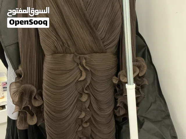 فستان بني جديد