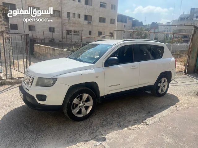 جيب كومبس ماطور 2000 بنزين اتومات انتاج 2014.   يد 0 عداد km اصلي 164000