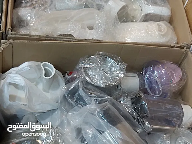 كمية أدوات منزلية والعاب وأجهزة حمولة البي للبيع كامله
