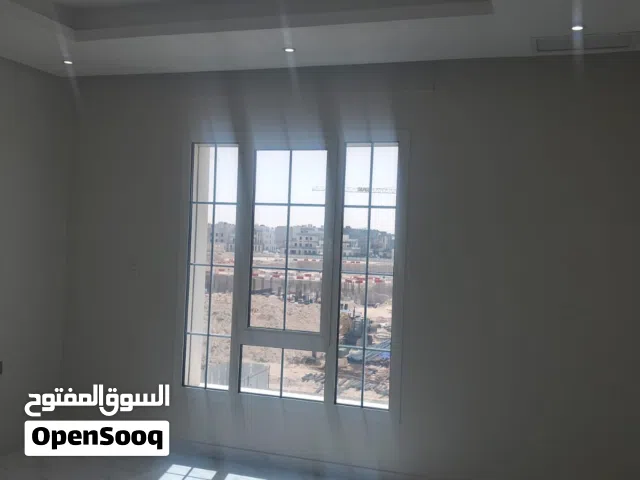للإيجار شقة فاخرة في مدينة المطلاع