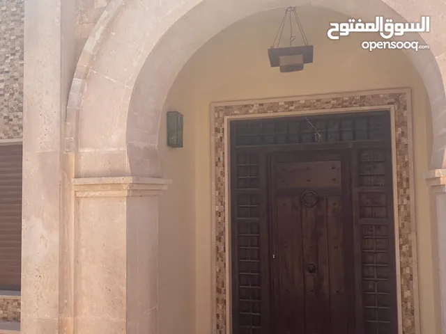 850 m2 More than 6 bedrooms Villa for Rent in Tripoli Al-Nofliyen
