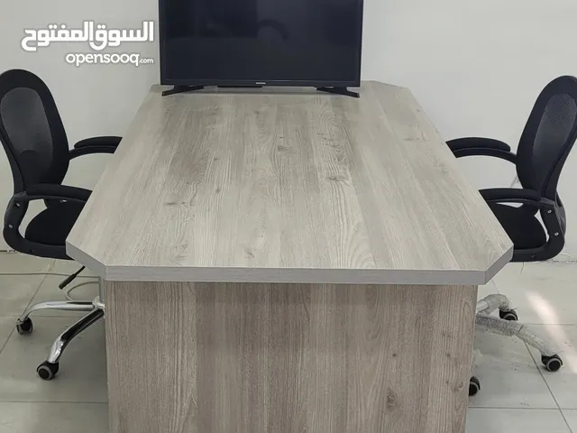 طاولة اجتماعات خشبية بتصميم عصري – مثالية لغرف الاجتماعات أو مكاتب الإدارة، متوفرة الآن بسعر مغري!"