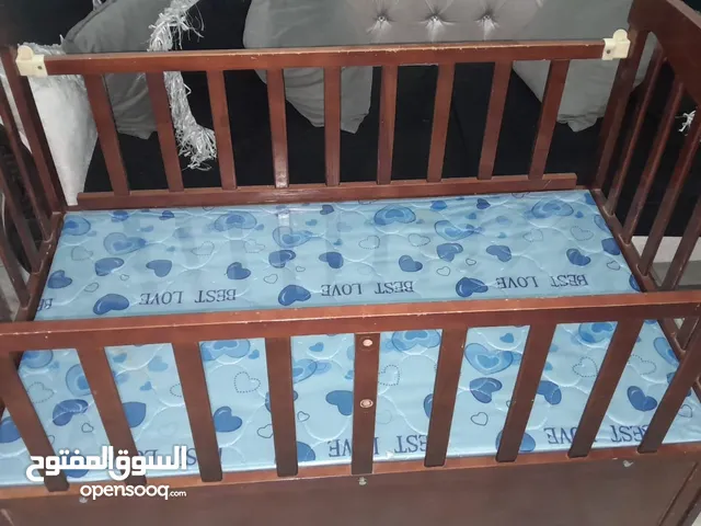 سرير اطفال بحالة الوكالة