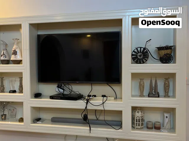 ديكور جداري للتحف والزينه للبيع