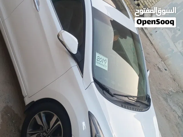 2014 هيونداي النترا Standard