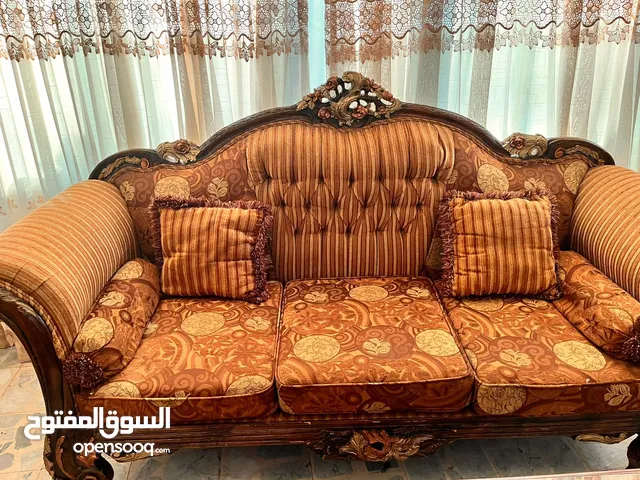 كنب غرفة ضيوف خشب زان بحالة جيدة جدا ....................للرد السريع التواصل واتس