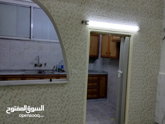 85 m2 4 Bedrooms Apartments for Sale in Zarqa Al Souq