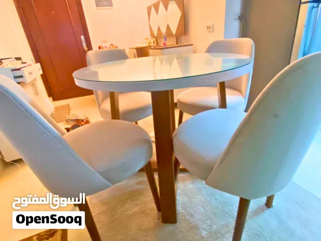 سفره خشب زان مع أربع كراسى خشب زان ، حاله ممتازه
