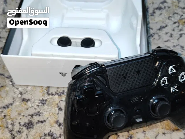 كونترولر إحترافية من شركة فانتيك من نوع nova pro بحجم متوسط ومريح لليد