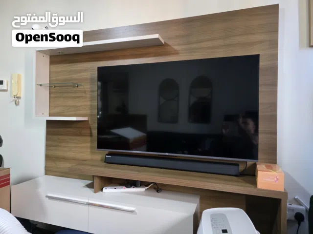 طاولة تلفزيون للبيع كتير نضيفة