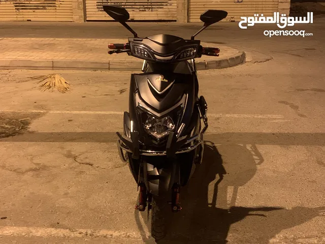 للبيع سكوتر كهربائية شبه جديدة مديل 2025