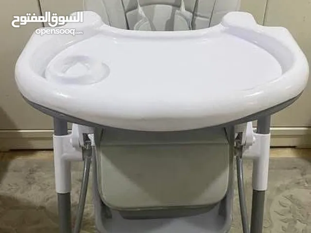 كرسي طعام ماركة جيجلز استخدام خفيف ونظيف جدا