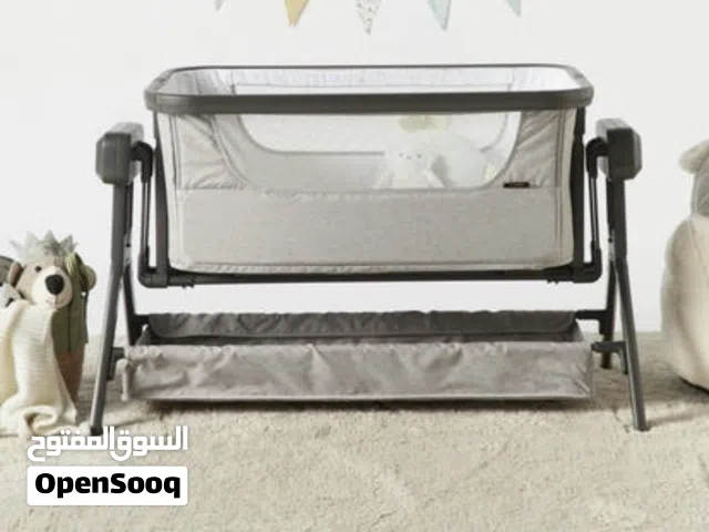 سرير اطفال بحالة الجديد من جيجلز