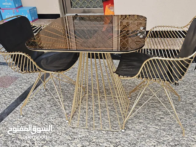 ميز طعام ذهبي للبيع