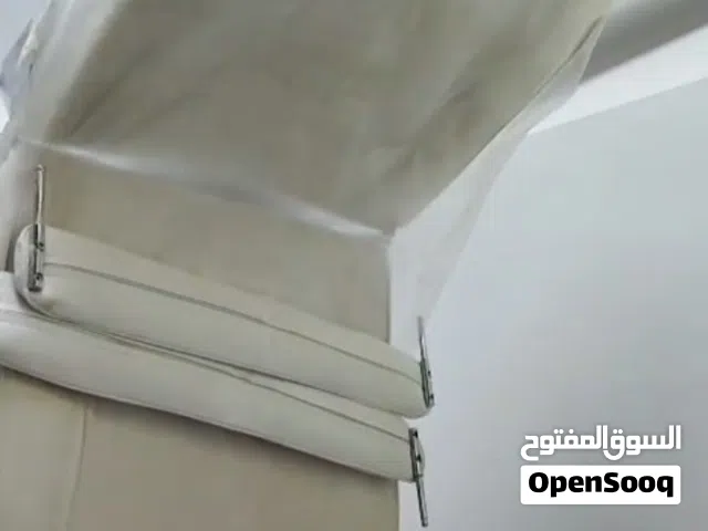 سرير مساج يستخدم لعلاج الطبيعي