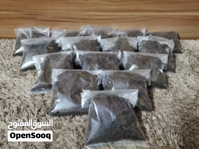 سكر احمر يستخدم للحلوى العمانيه