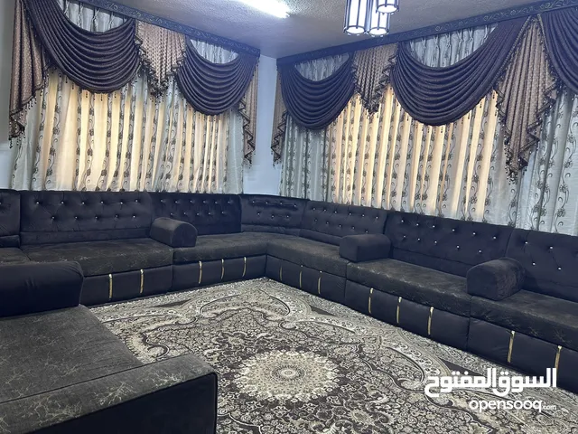 كورنر+ برادي+ طاولات