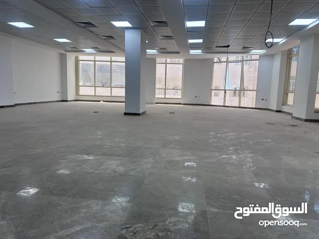 مبني ايداري الإيجار أو للبيع كبيره ظخم مجهزة كامل تكيف مركزي 4 طوابق وبيزمة