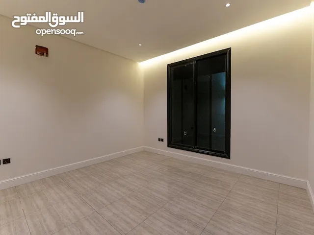 شقة فاخرة للايجار  الرياض حي السليمانيه  المساحه 170م   مكونه من :  3 غرف نوم  3 دورات مياه   دخول ذ
