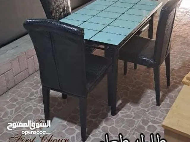 طاولة طعام