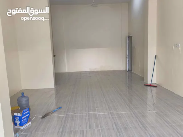 موجود محل للايجار في انماء الجديدة على الشارع الرئيسي للبريقه شارع عرض 90 متر مساحة المحل كبير 12