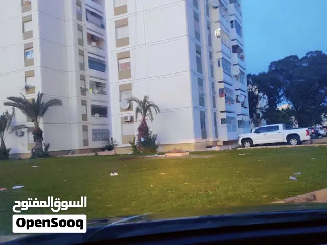 شقة للبيع في 7000 الحدائق الدور الارضي مؤثثة بالكامل