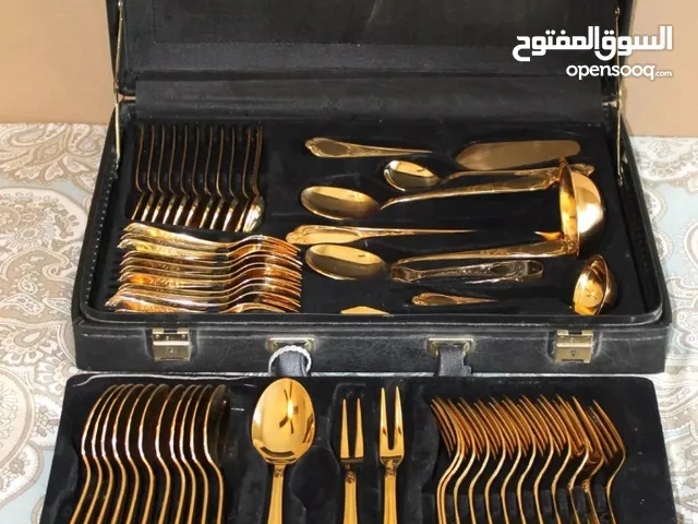 طقم سفره معالق وشوك وسكاكين فاخر مكون من 70 قطعه طلاء ذهب 24
