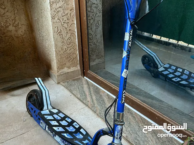 عرض خاص سكوتر كهربائي للبيع يخدم مليح غير البطارية خاصها تبديل (شاحن مجاني)