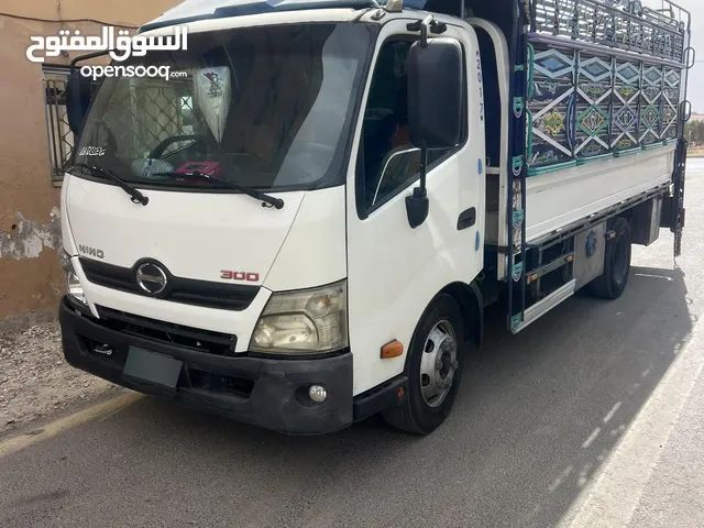 تويوتا ديانا هينو حوض مع صندوق