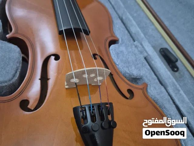 كمان شرقي مع القوس و ملحقاته للبيع بحاله شبه جديدة لم يستخدم إلا مره واحدة فقط لعشاق الموسيقى