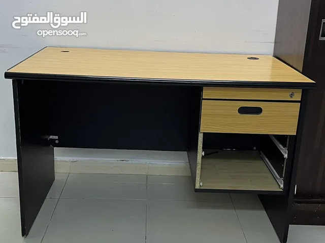مكتب مترين في متر