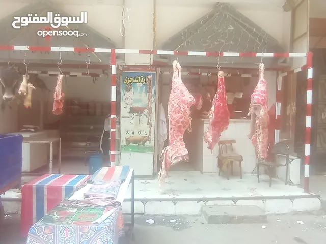 جميع انواع الحوم وفواكه الحمه ويوجد عجول وغنم ومعز صاحي