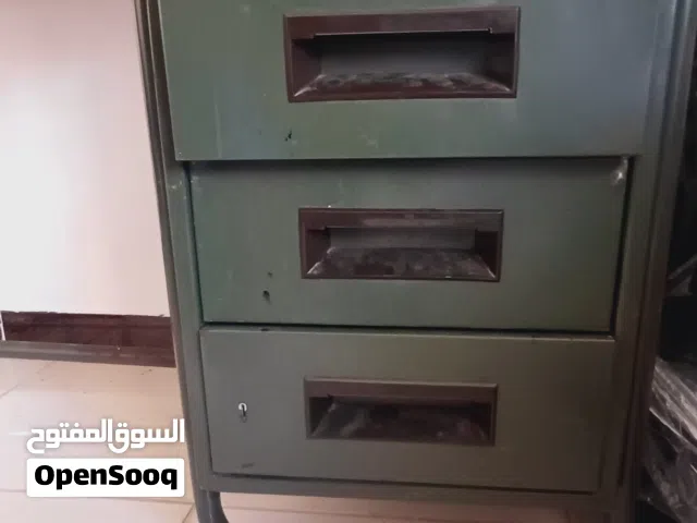 مكتب مدرسي صناعة هندى بحالة ممتازة جدا