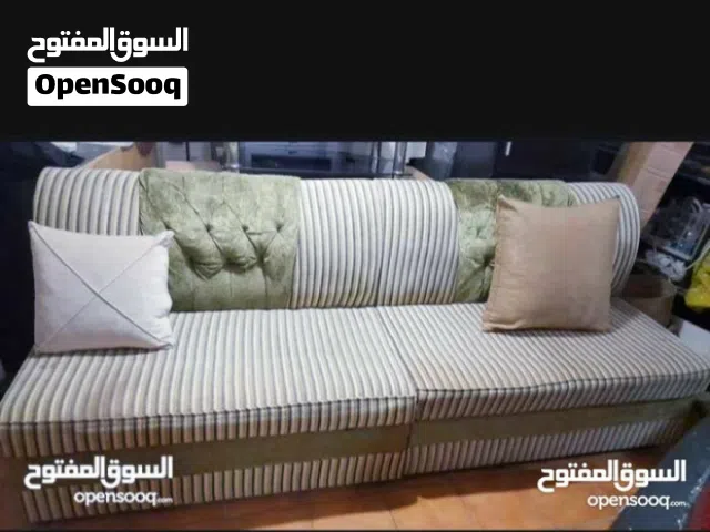 عدد 2 كنبات انتريه بحاله ممتازه مع الكوشيات مقاس كل قطعه 120×70 تقريبا