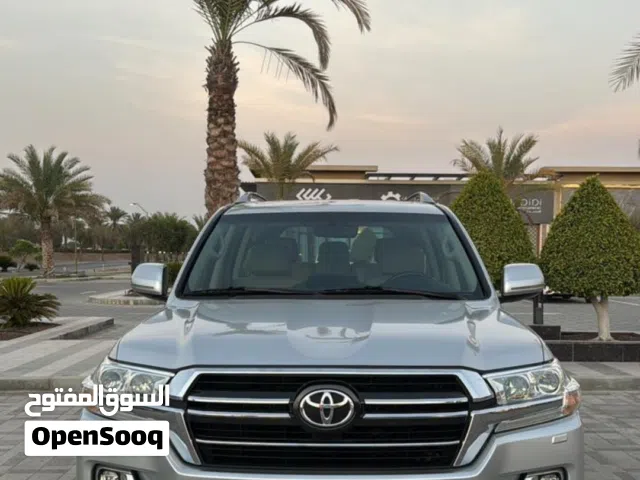 تويوتا لاندكروزر موديل 2020VXE بهوان مكينه كبيره 5700 سياره تشيك وصيانه الوكاله بهوان