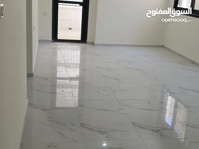 190 m2 3 Bedrooms Apartments for Sale in Ramallah and Al-Bireh Ein Musbah