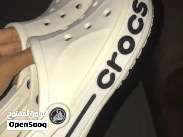 Crocs للبيع نظيف جداااً ومناسب للبس اليومي رخيص واصلي وممتازز جداً