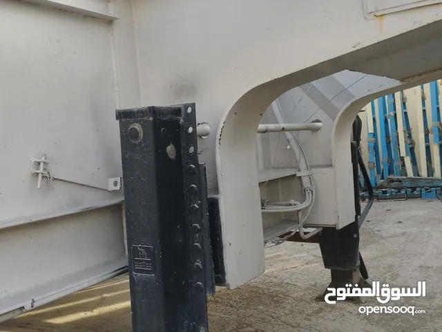 Lowbed for loading heavy and light equipment, machinery, and cars